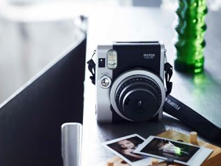 Illustration for article titled FujiFilm Instax Mini 90 Brings Retro Flair to Instant Film Cameras